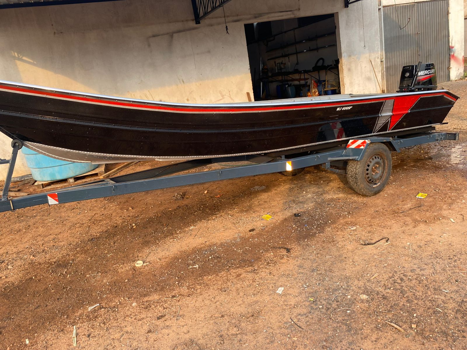 Barco de pesca reforçado